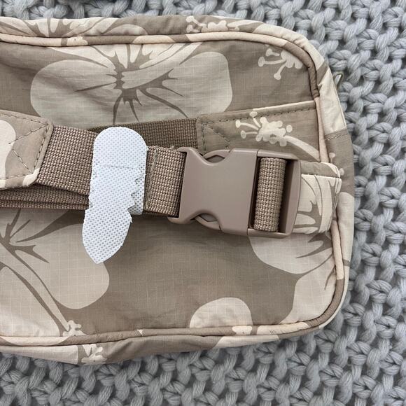 Aloha Collection• KEEP IT LIGHT HIP PACK Hana Hou - Picture 13 of 14